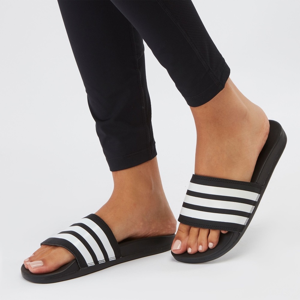 Adidas ADILETTE SLIDES Size 5